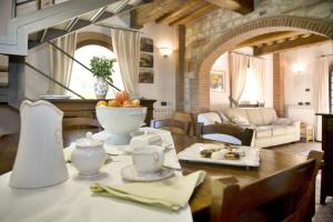 a dining room with a table with a bowl of fruit on it at Villa La Capinera in Montopoli in Val dʼArno