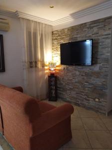 Televízia a/alebo spoločenská miestnosť v ubytovaní CupidoHouse a Mondello