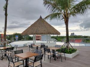 Mahkota Hotel Singkawang 레스토랑 또는 맛집