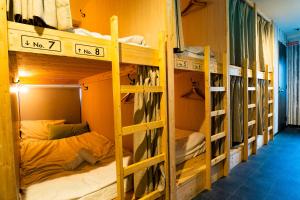 Palanda nebo palandy na pokoji v ubytování R Hostel Namba south + 34 fotografií