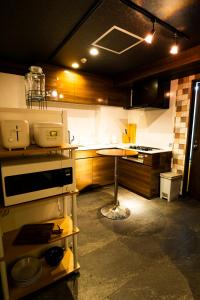 Eldhús eða eldhúskrókur á R Hostel Namba south