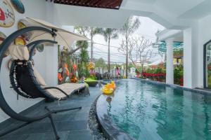Bazén v ubytování Hoang Trinh Hotel nebo v jeho okolí