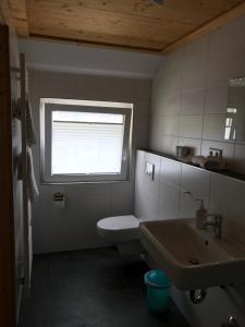 Ein Badezimmer in der Unterkunft Pension Hofeck