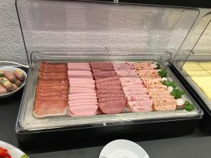 a tray of meats and vegetables on a counter at Kappl Apart in Kappl