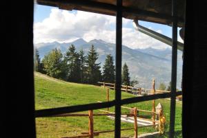 A general mountain view or a mountain view taken from a vendégházakat