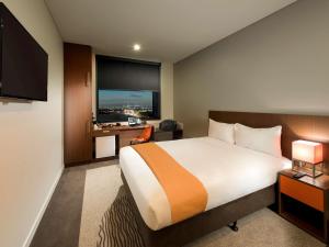 Łóżko lub łóżka w pokoju w obiekcie ibis Brisbane Airport