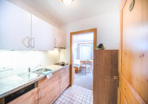 Kuchnia lub aneks kuchenny w obiekcie Apartmenthaus Kuchelberg