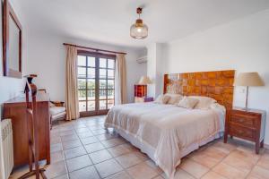Postel nebo postele na pokoji v ubytování Villa Portals Nous by Priority + 19 fotografií