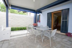 En balkon eller terrasse på Luxury Villa Marina di Ragusa