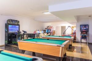 Ein Billardtisch in der Unterkunft Family Resort del Mar