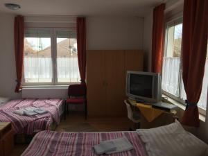 Letto o letti in una camera di Balaton Vendégház Fonyód