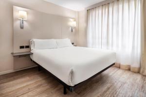 Postel nebo postele na pokoji v ubytování B&B HOTEL Castellón