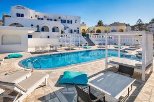 Bazén v ubytování Villa Kavallaris & Apartments nebo v jeho okolí