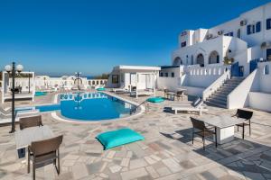 Bazén v ubytování Villa Kavallaris & Apartments nebo v jeho okolí