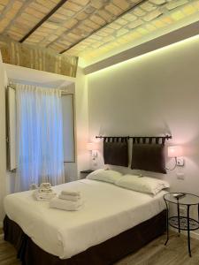 En eller flere senge i et værelse på Luxury rooms near Colosseum