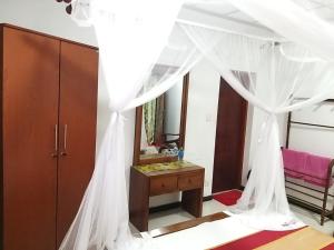 Postel nebo postele na pokoji v ubytování Sahana Sri Villa