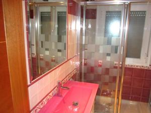 Un baño de Apartamentos Almagro