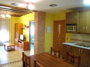 Una cocina o zona de cocina en Apartamentos Almagro