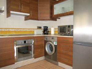Una cocina o zona de cocina en Apartamentos Almagro