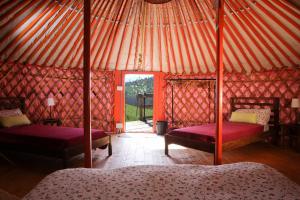 a room with two beds in a yurt at Società Agricola Cacigolara in Borgo Val di Taro