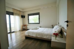 Postel nebo postele na pokoji v ubytování Amoutsa Seaside Villa