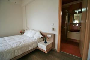 Posteľ alebo postele v izbe v ubytovaní Amoutsa Seaside Villa