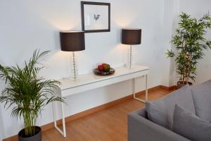 Apartamentos La Bola Suite的休息区