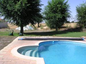The swimming pool at or close to Casa Rural La Galana Albacete