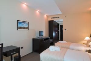 TV a/nebo společenská místnost v ubytování Admiral Grand Hotel