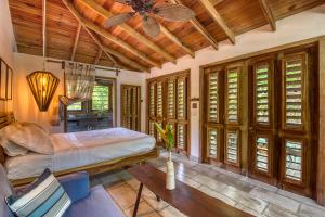 Foto dalla galleria di Camp Bay Lodge a Roatán