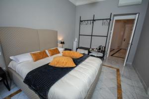 Ένα ή περισσότερα κρεβάτια σε δωμάτιο στο Compasso Suites