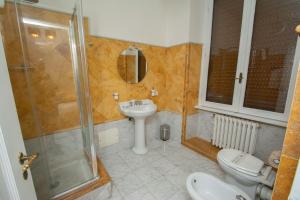 Ένα μπάνιο στο Compasso Suites