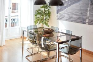 Apartamentos La Bola Suite的休息区