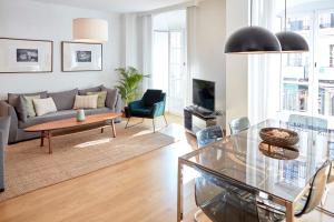 A seating area at Apartamentos La Bola Suite
