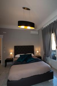 Ένα ή περισσότερα κρεβάτια σε δωμάτιο στο Compasso Suites