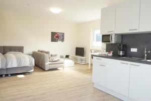 A kitchen or kitchenette at BestBoarding24