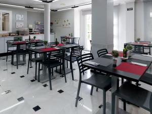 a dining room with black tables and black chairs at Hotel Albatros in Gandía