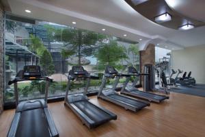 Fitness centrum a/nebo fitness zařízení v ubytování AIHO Hotel Medan