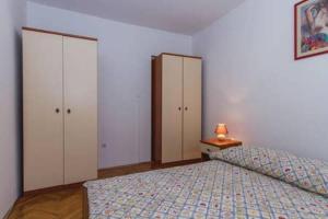 Un pat sau paturi într-o cameră la Apartment Quiet Getaway