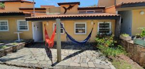 Κήπος έξω από το Casa Pontal do Atalaia, perto das Prainhas, condo