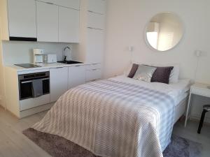 Cucina o angolo cottura di Compact high quality top floor studio in perfect location