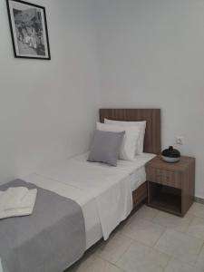 Postel nebo postele na pokoji v ubytování HARA BEACH