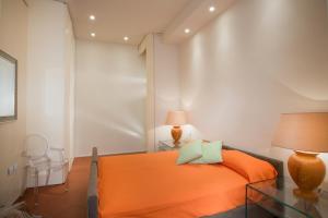 A bed or beds in a room at Le Residenze a Firenze - Residenza Covoni Apartment in the historical center of Florence