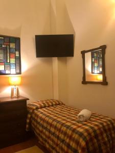2-BR 1 bath abode with 2 AC units in the Chianti hills!客房内的一张或多张床位