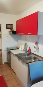 Kuchyň nebo kuchyňský kout v ubytování Apartment M&A