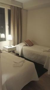 Кровать или кровати в номере Kotimaailma Apartments Siljotie
