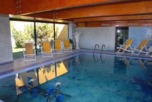 Bazén v ubytování Grand Hotel Astoria nebo v jeho okolí