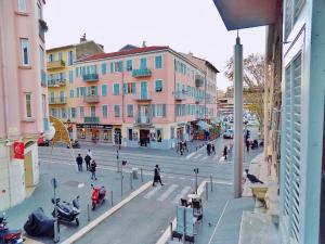 a group of people crossing a street in a city at GARIBALDI chambre PRIVEE TRAM Ligne1 Palais des expositions au pied de l'immeuble in Nice