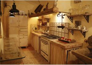 a kitchen with a stove and a counter top at Villa Poggio Aperto in Seggiano