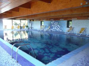 Bazén v ubytování Grand Hotel Astoria nebo v jeho okolí